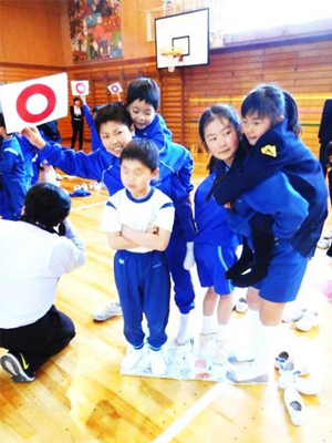 ゲーム「新聞○×クイズ」