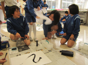第5学年図画工作科「墨のことば」