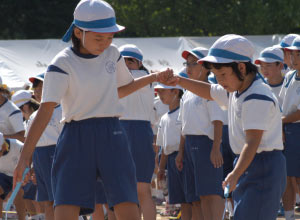 1・4年種目「なかよく なわとび アップダウン」