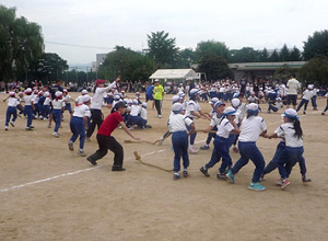 中学年種目「綱取り合戦」