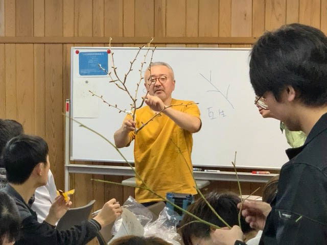 観察の方法を学ぶ