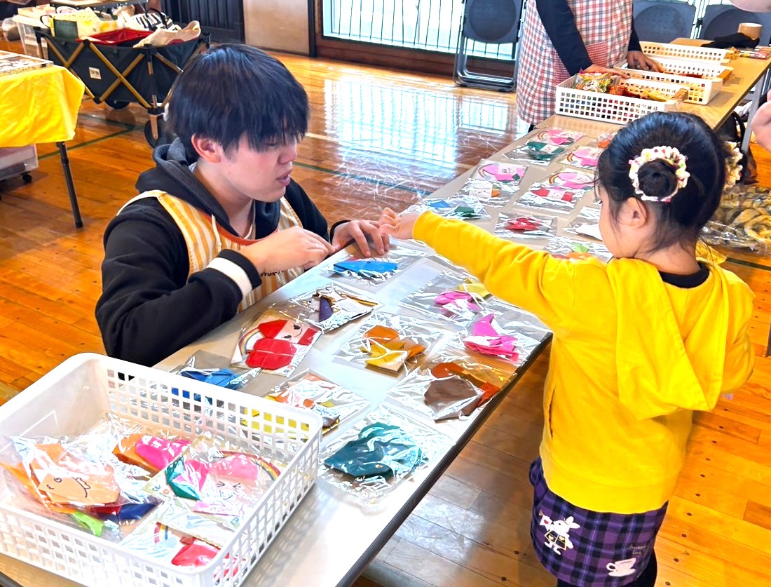 児童文化部 ボランティア活動 ～村山市子育てフェスティバル～(10/27)