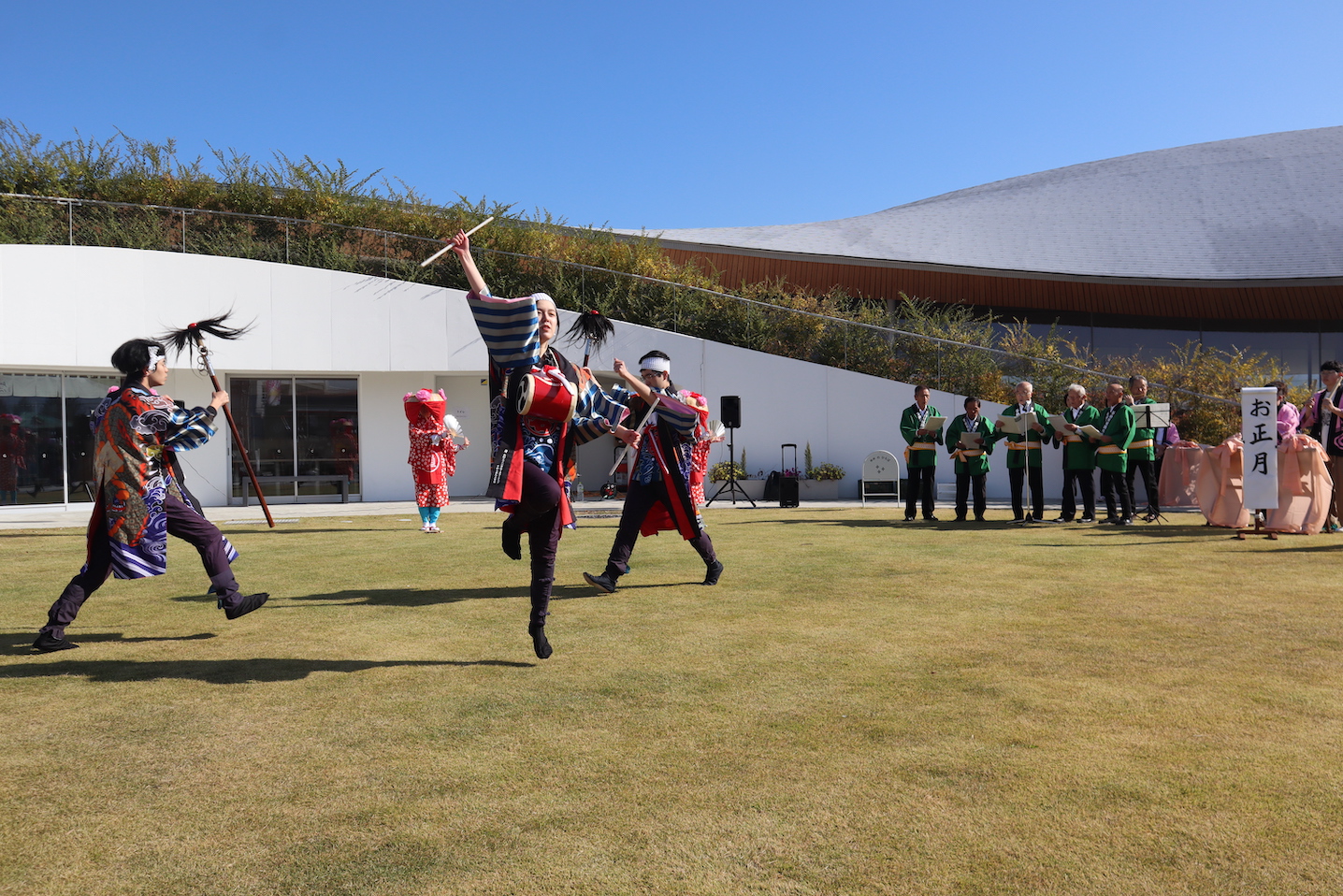 民俗芸能サークル「舞」が大学祭・南山形文化祭・コパルにて谷柏田植踊を披露しました(10/13,10/27,11/10)